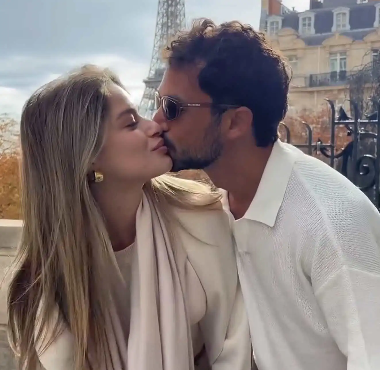 חוו אנטישמיות? מה קרה בחופשה הרומנטית של אמילי קופר ועידן גלפר