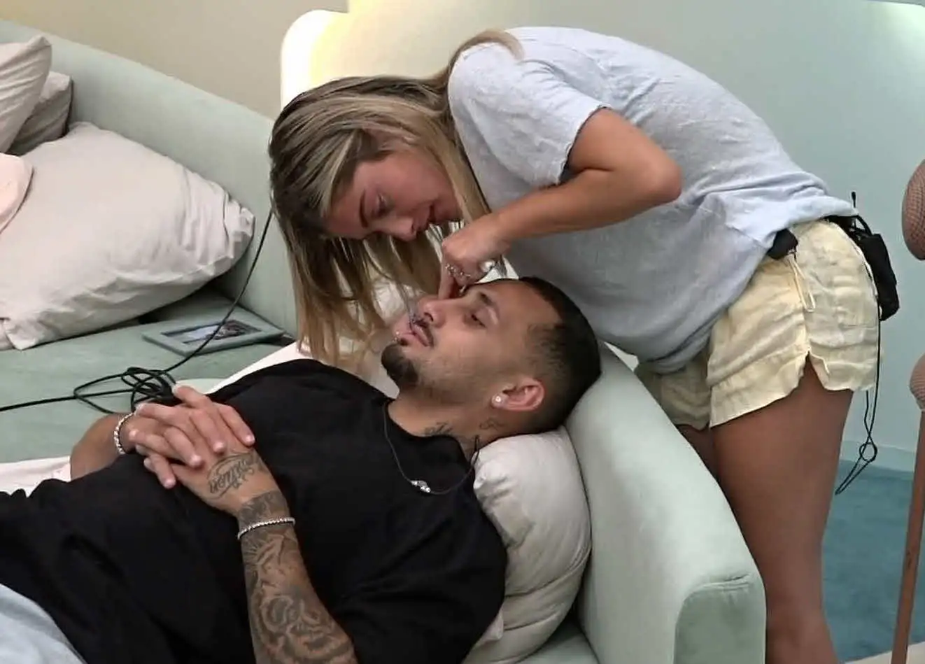 שכחה מאיסקוב? תרצה כהן מבלה ולא לצד ארז