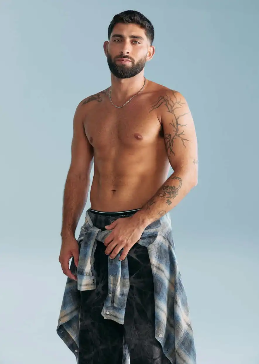 אחרי הדייט הלוהט: שון יפישין מוריד חולצה ומתחיל דרך חדשה