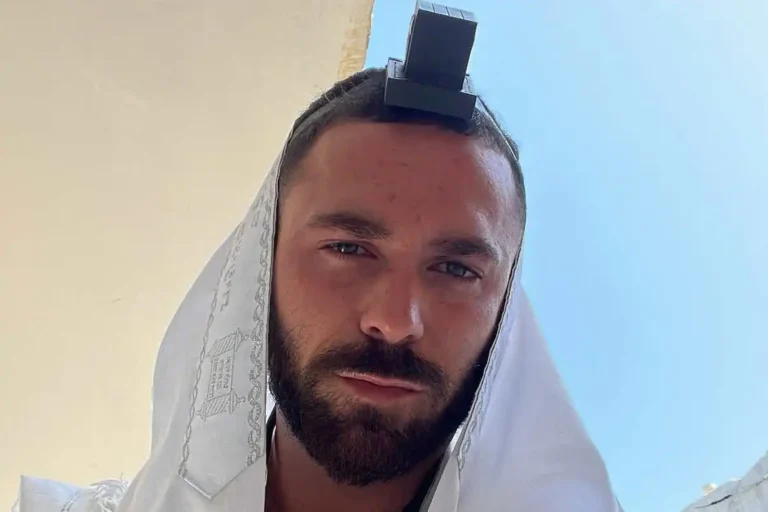 בלי מצלמות ויחסי ציבור: יובל לוי במעשה מרגש עד דמעות