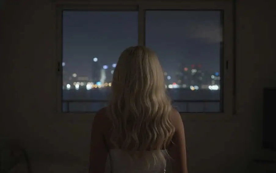 המעריצים בהלם: הסרטון הלא מצונזר של הזמרת משגע את הרשת