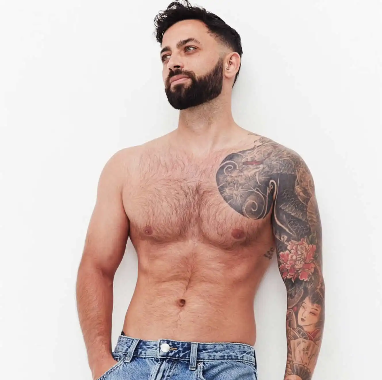 בלי מסיבה ורעש גדול: יוצא האח הגדול חוגג יום הולדת הרחק מהמצלמות