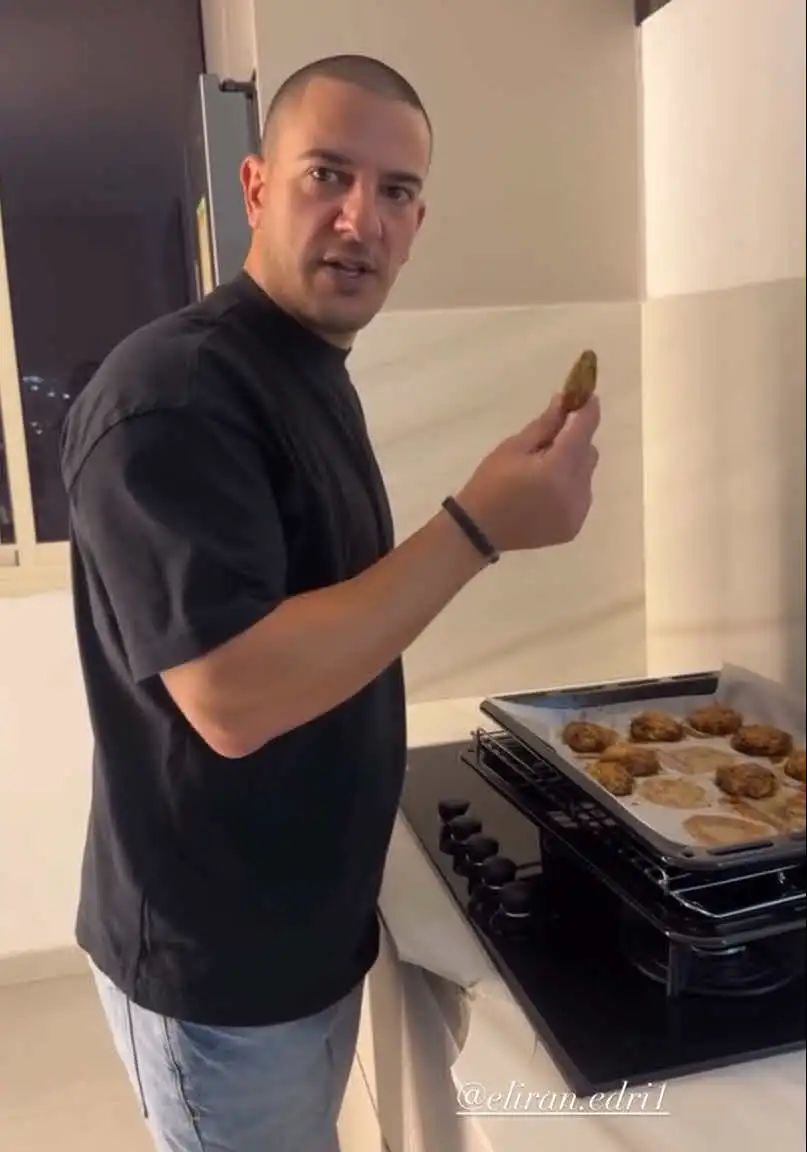 מהר מצפוי: שני אדרי מתקמבקת עם חיבוק חם במיוחד