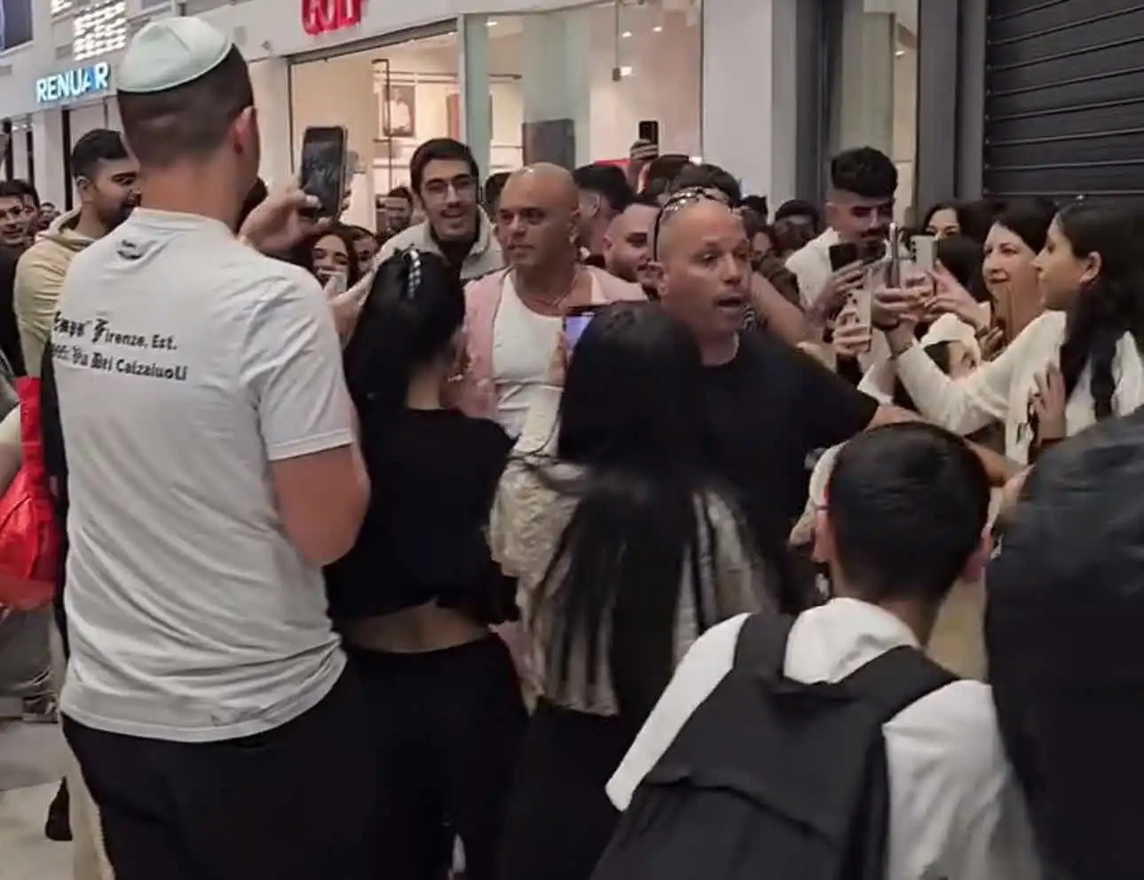 "זה יצא משליטה": אייל גולן שובר שיא חדש