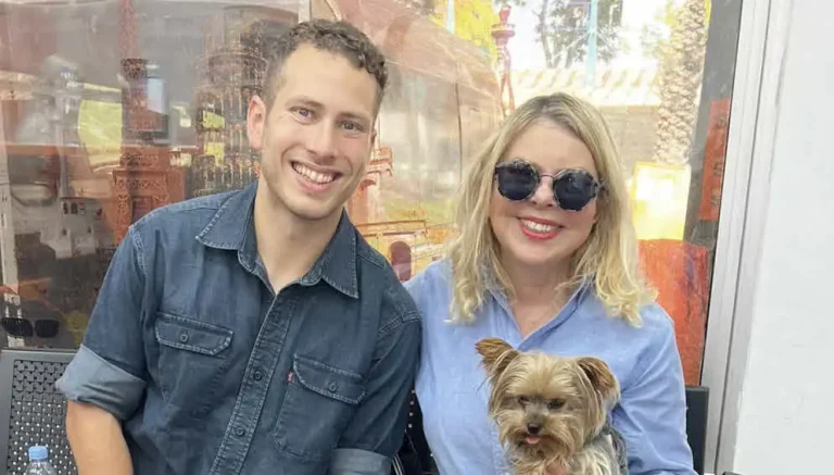 מה אמא תגיד על זה? אבנר נתניהו מבלה לצד כוכבת הריאלטי