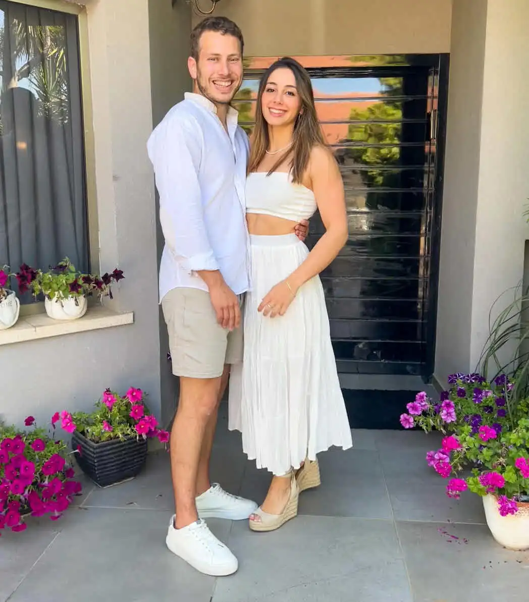 מה אמא תגיד על זה? אבנר נתניהו מבלה לצד כוכבת הריאלטי