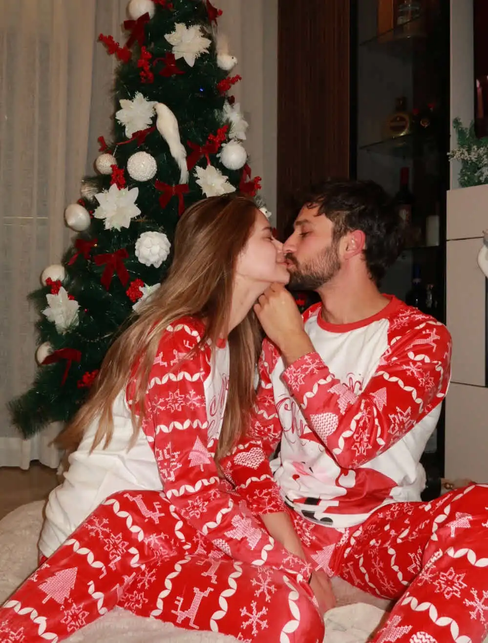 אומרים שאיך שתקבל את השנה החדשה, ככה היא תראה. ואני מאחלת לעצמי שהיא תראה בדיוק ככה. עם האנשים שאני הכי אוהבת בעולם הזה. כולם יחד, בריאים, שמחים ומאושרים. 2026 אני יודעת שאת הולכת להיות נהדרת🤌🏻🤌🏻🐣😍💘