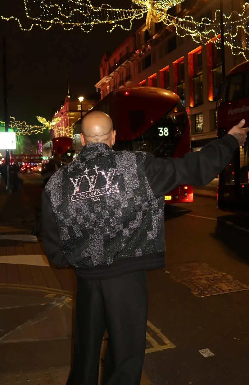 אחרי שנצפתה שוב לצד האקס: אייל גולן עוקץ את דניאל גרינברג