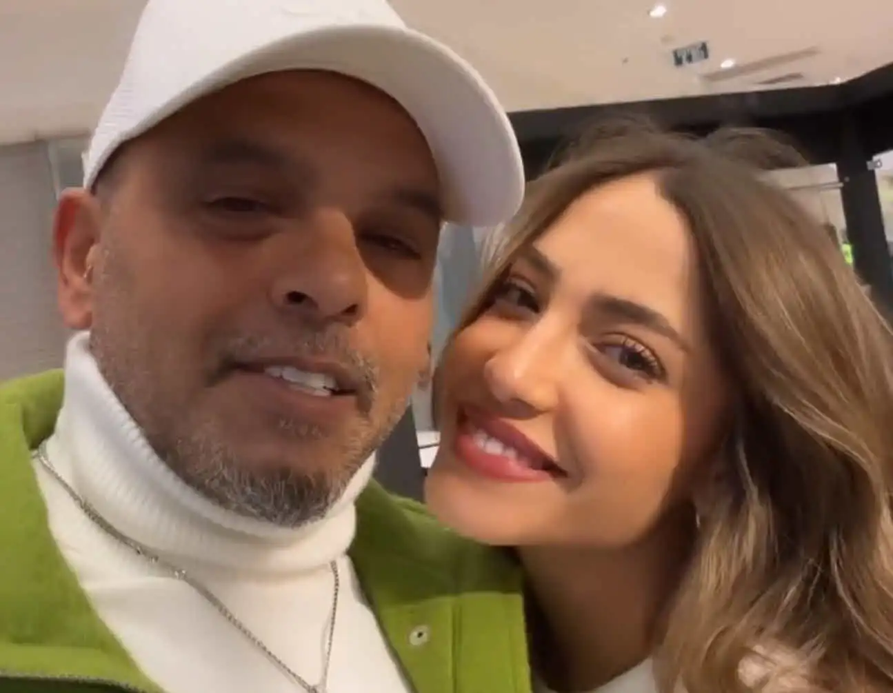 אחרי שנצפתה שוב לצד האקס: אייל גולן עוקץ את דניאל גרינברג