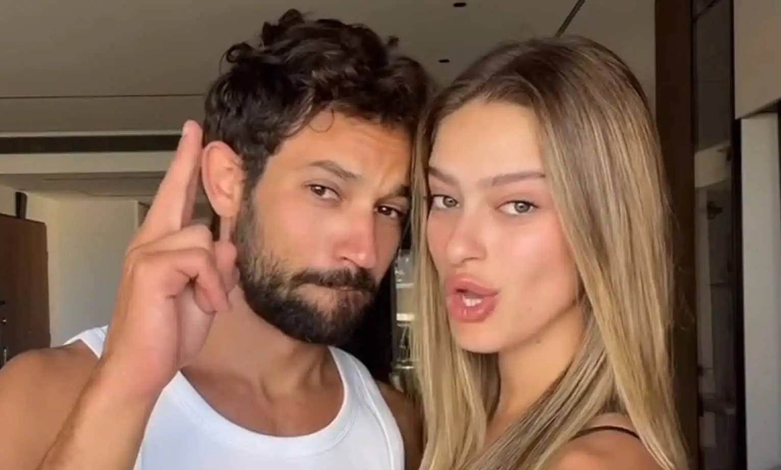 אמילי קופר מוציאה כרטיס אדום לעידן גלפר: "זה לא יעבוד"