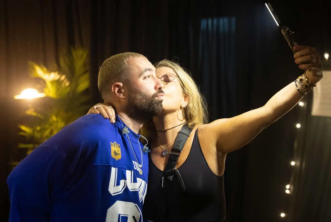 עומר אדם מאוהב: בדרך לשלוף טבעת לבת הזוג החדשה?