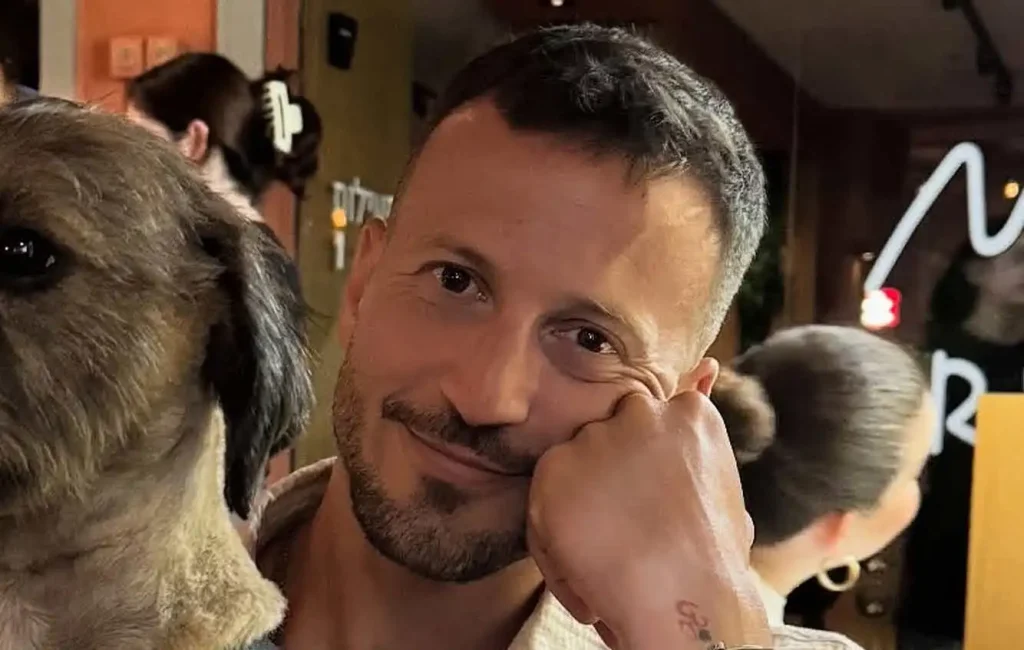 מייקל לואיס מרים ידיים: "אם ייקח אותי טיל שייקח אותי ככה"