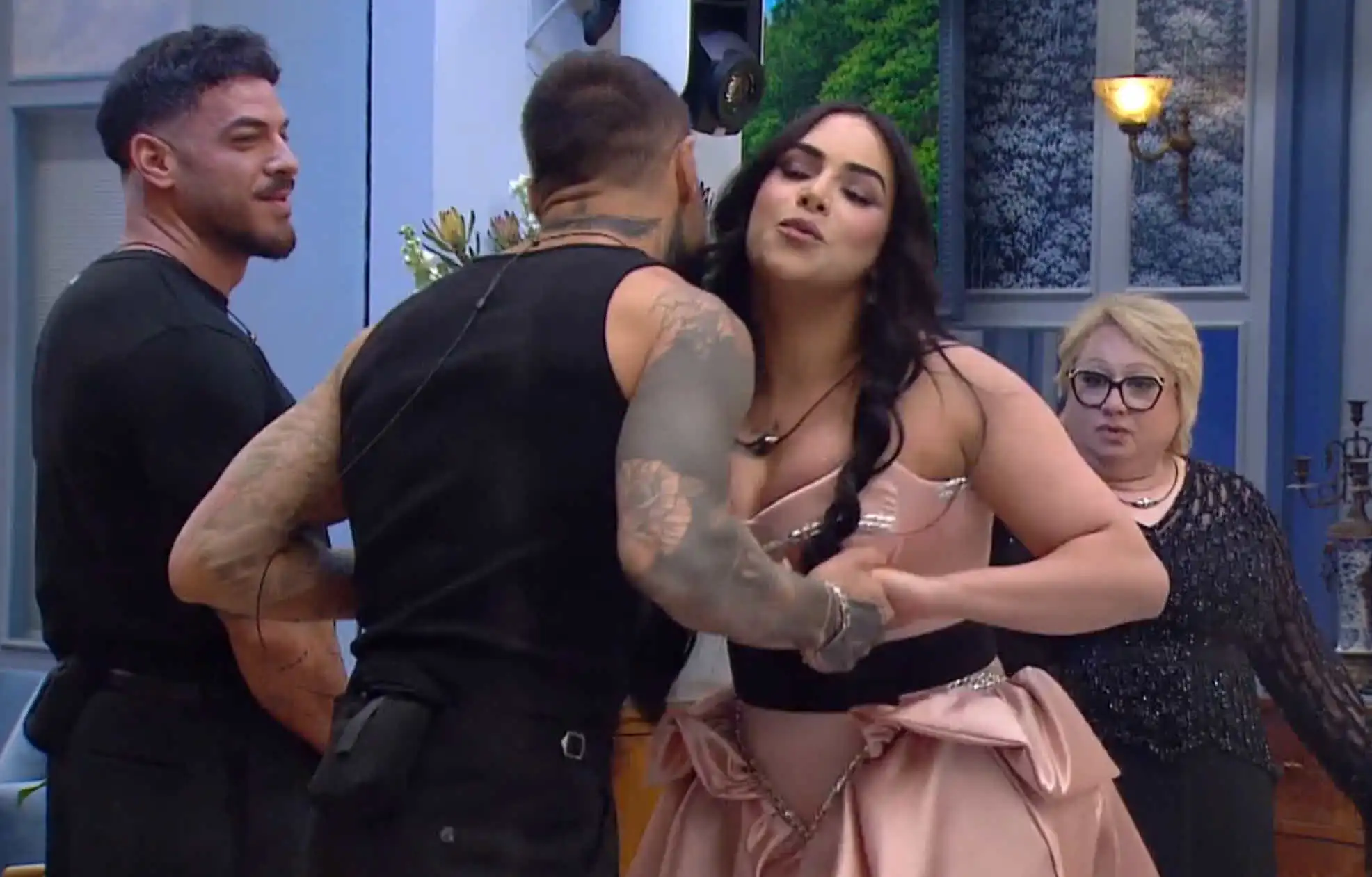 "חיקוי מעליאקספרס": סתיו קצין ומירה נואף בפיצוץ אדיר ברשת