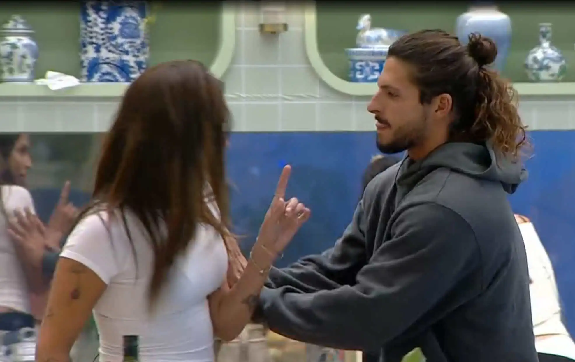 זוהר נגד מירה: "בן אדם לא אמיתי, תעשה לכם ז.. בפרצוף"