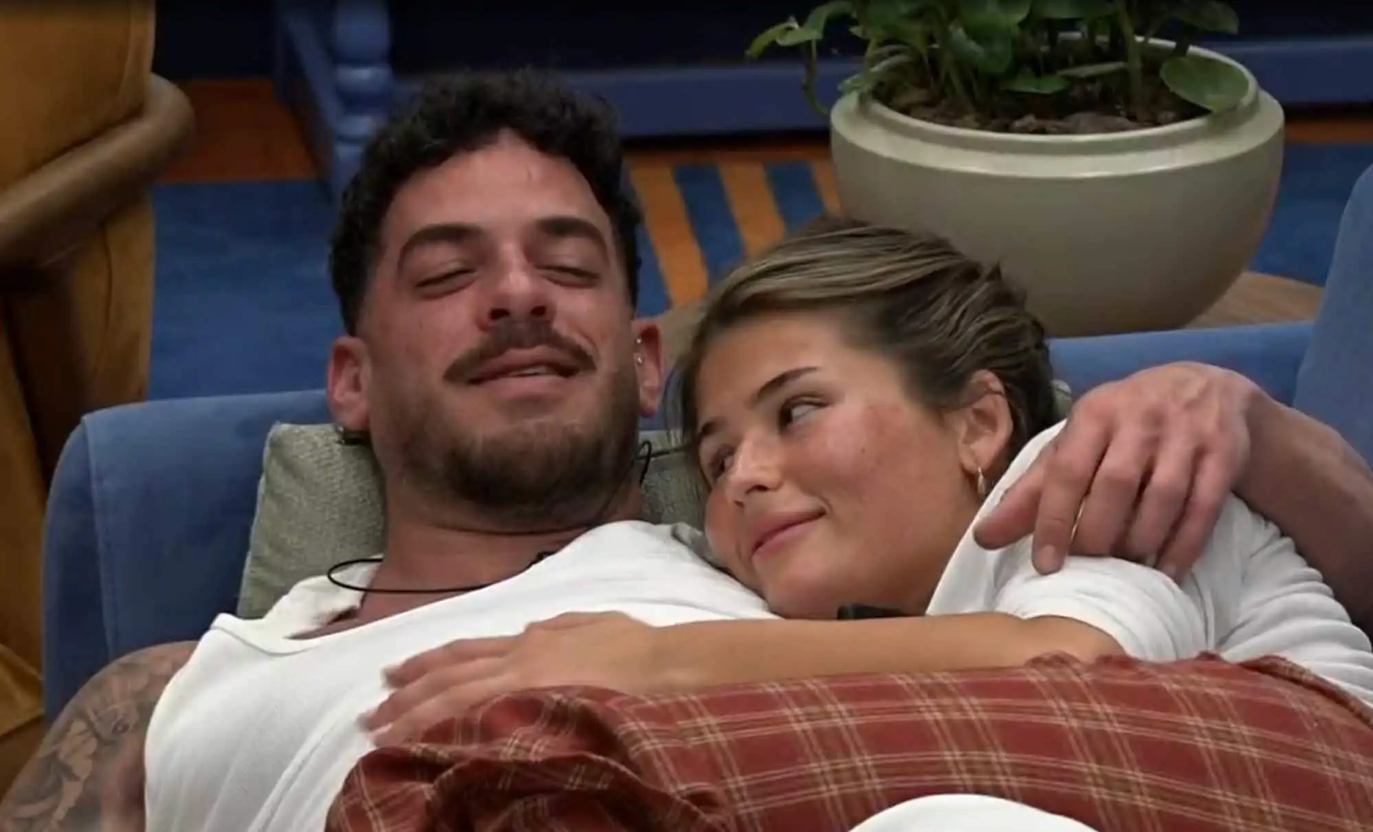 סקנדל ברשת: שלי בזוגיות מחוץ לבית? האמת נחשפת לראשונה