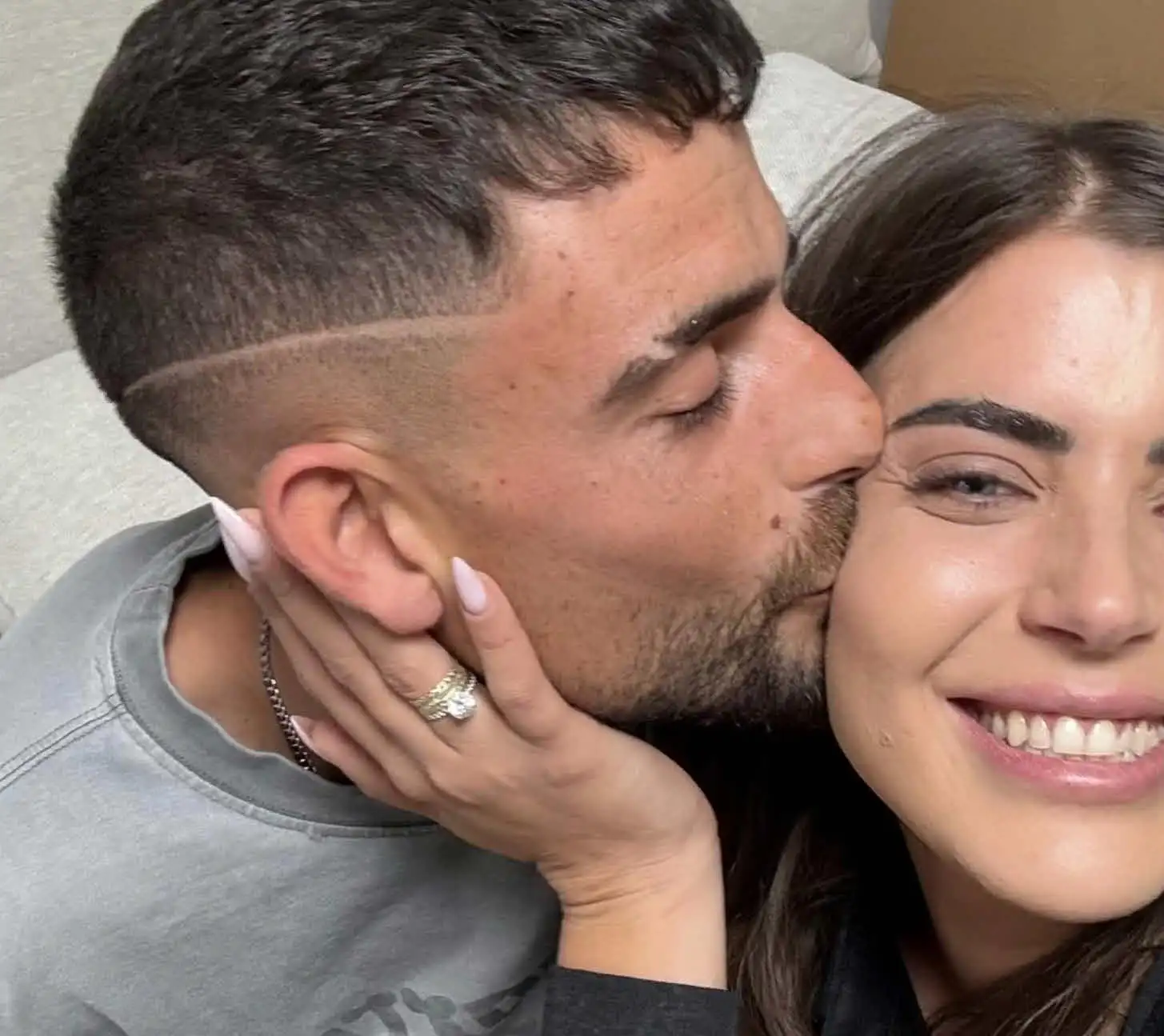 ספיר בורגיל בווידוי על אחיה שניר: "אנחנו בוחרים אחד בשני"