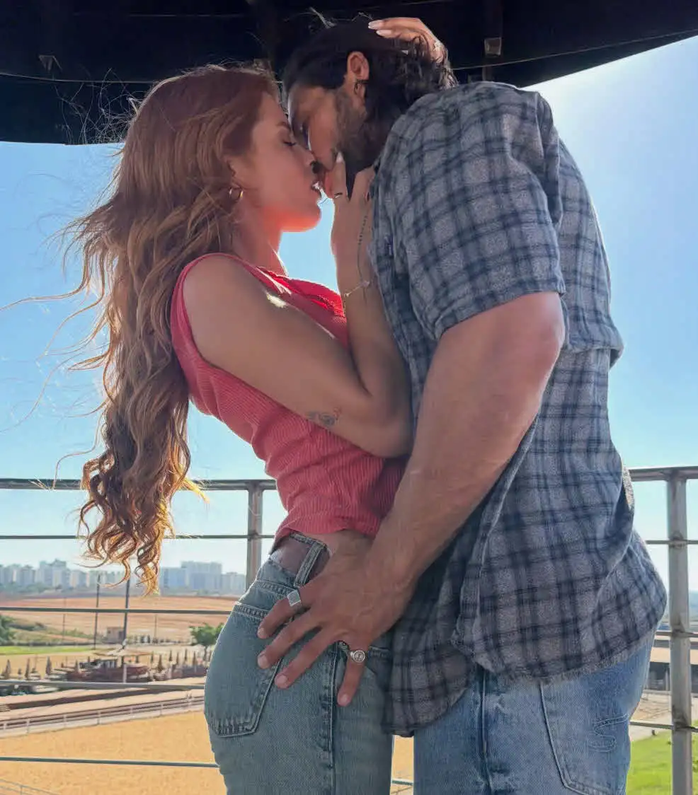 הצעת נישואים בסנטוריני? הודיה כהן שלפה לזוהר אייזיק בטבעת