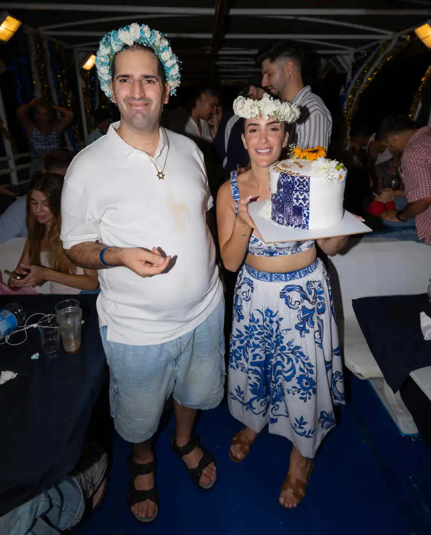 ממשיך הלאה: אברהם אקלום והתיעוד לצד הבחורה האלמונית